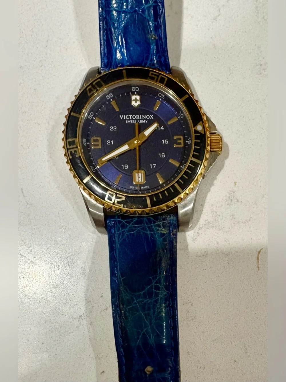 Victorinox Swiss Army 241789 Blue Diver Watch Sapphire Crocodile Strap